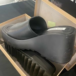 Steve Madden platforms barely worn